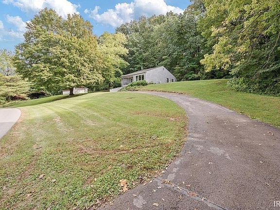 4th image of 809 W Riverside Dr