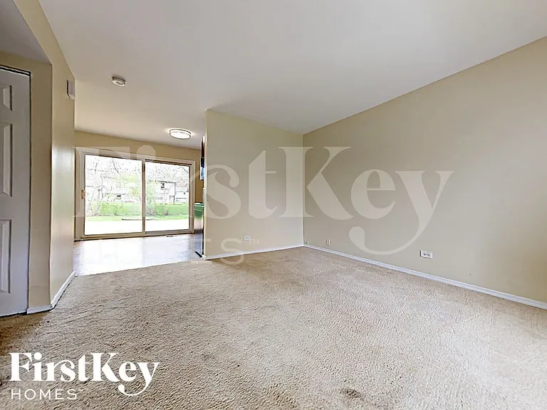6933 Hemlock St — Photo 2