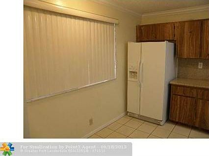 4th image of 160 SE 7th St APT 4