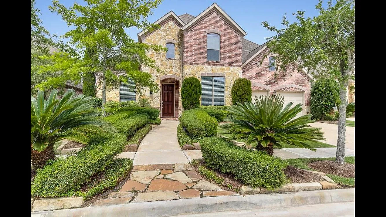 4 bed, 4179 sqft, $7,000 — Photo 1