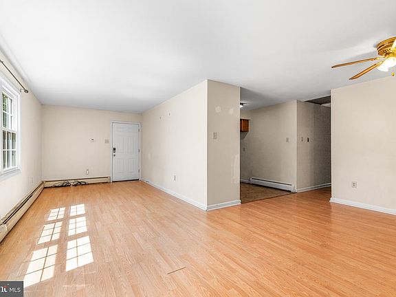 3rd image of 2073-2061 School Rd