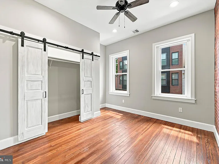 2337 E Fletcher St — Photo 19
