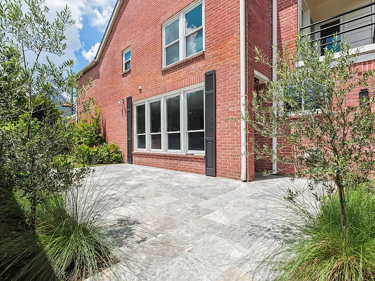601 Sandman St — Photo 6
