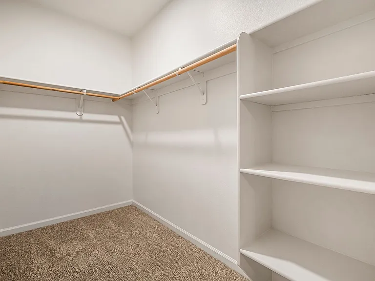 Sterling Oaks Luxury Apartments — Photo 79