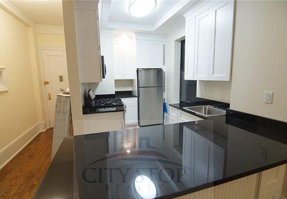 5th image of 106 W 69th St APT 5A