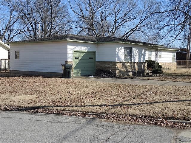 1st image of 327 W Blue Starr Dr