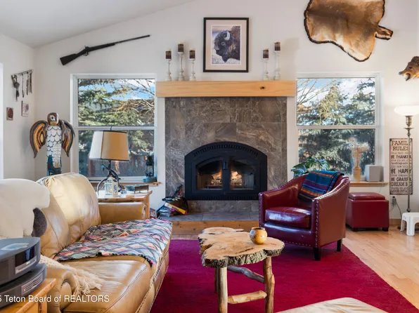 330 Meadowood St, Pinedale, WY 82941