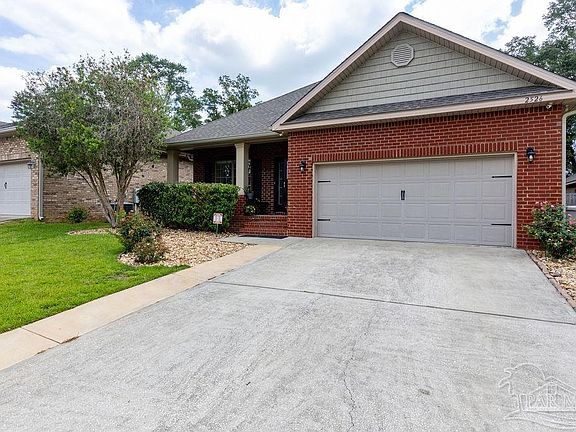 3rd image of 2526 Redford Dr