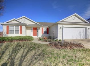 818 Bluegrass Ln, Champaign, IL 61822