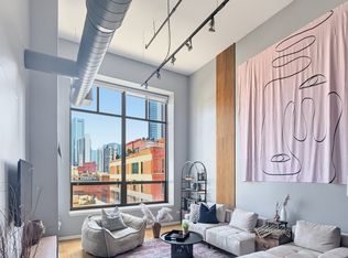 400 W Ontario St APT 709, Chicago, IL 60654