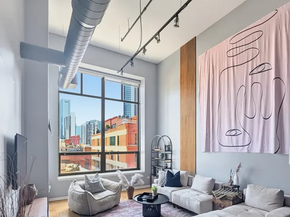 400 W Ontario St, Chicago, IL