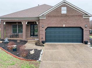 2064 Long Cove Cir, Newburgh, IN 47630