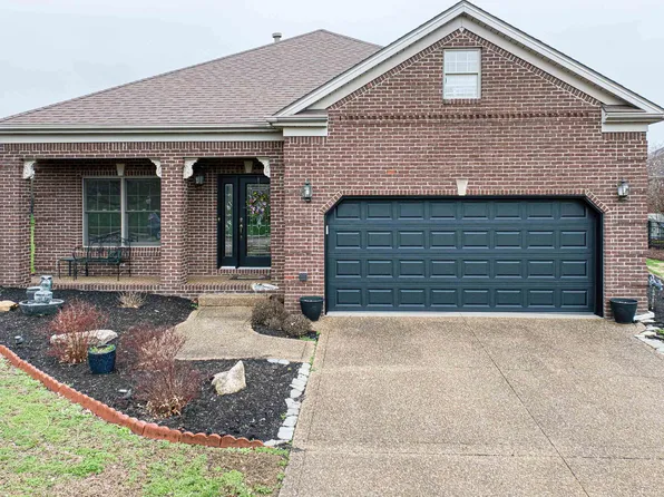 2064 Long Cove Cir, Newburgh, IN 47630