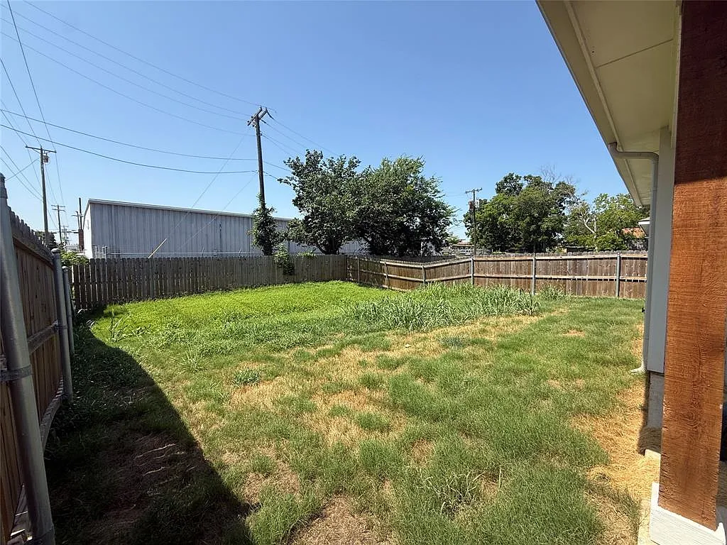 3 bed, 2.0 bath, 1216 sqft, $1,600 — Photo 4
