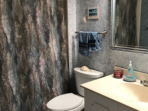 2nd Bathroom