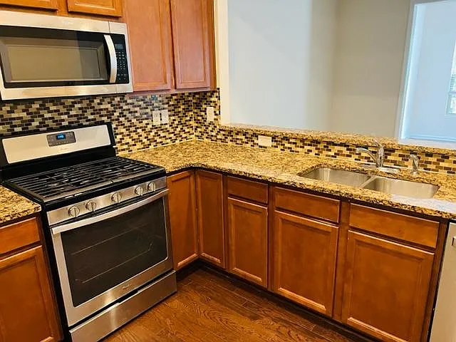 407 Chanson Dr — Photo 12