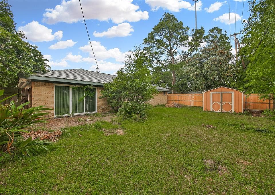 1st image of 9605 Greenwillow Dr