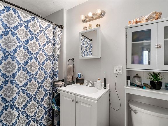 5th image of 34 Esther St #2