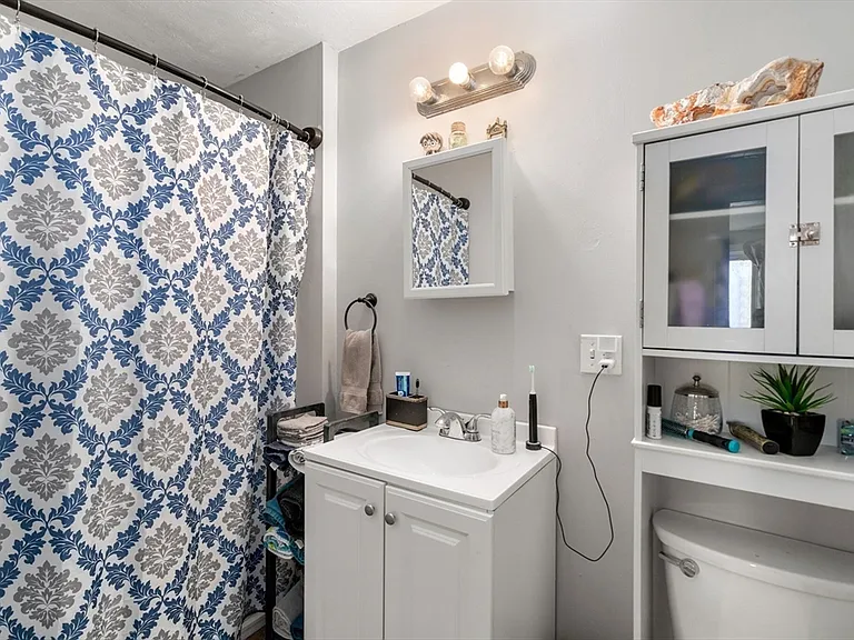34 Esther St #2 — Photo 5