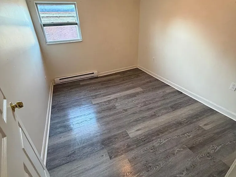 138 Main St — Photo 2