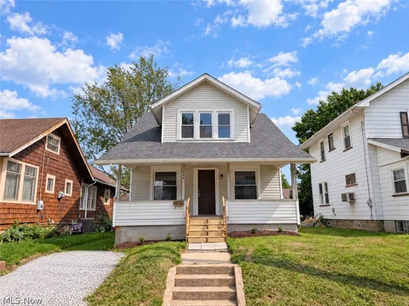 864 10th St NE, Massillon, OH 44646