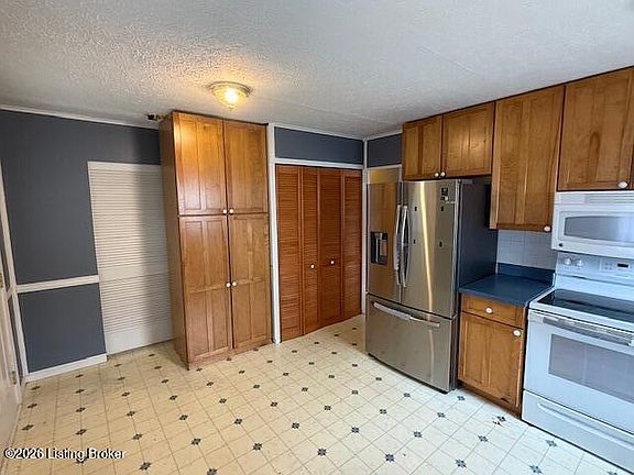 5th image of 207 Marian Dr