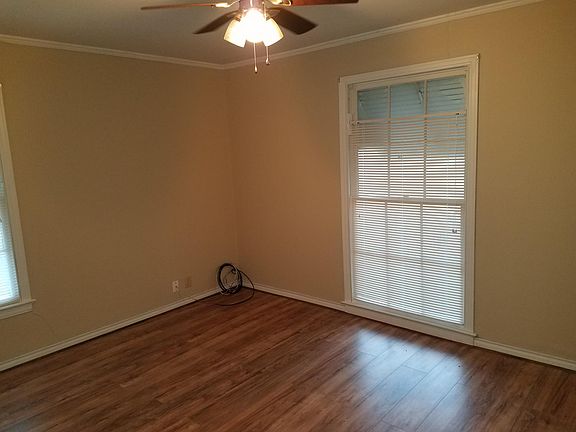 4th image of 233 E Evans Ave