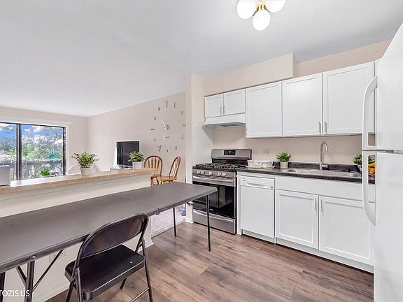 5th image of 4000 Bayside Dr Unit 207