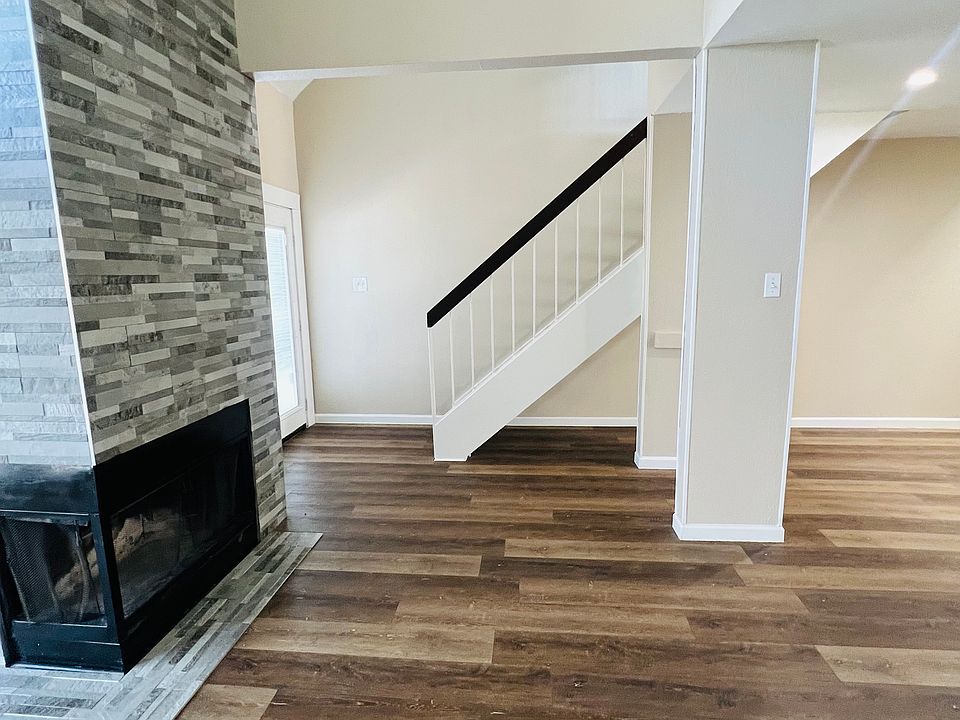 high ceiling & natural light