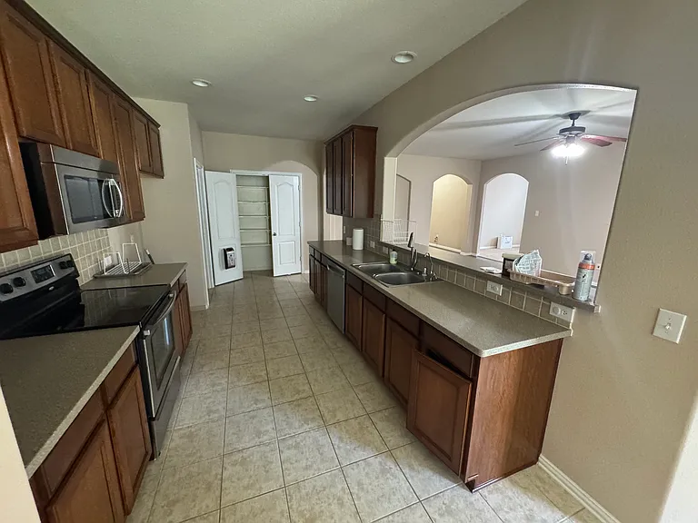 14927 Riverside Dr — Photo 13