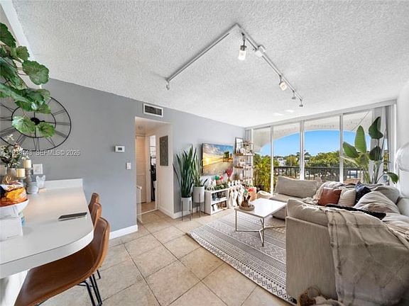 5th image of 402-2150 SW 16th Ave #402