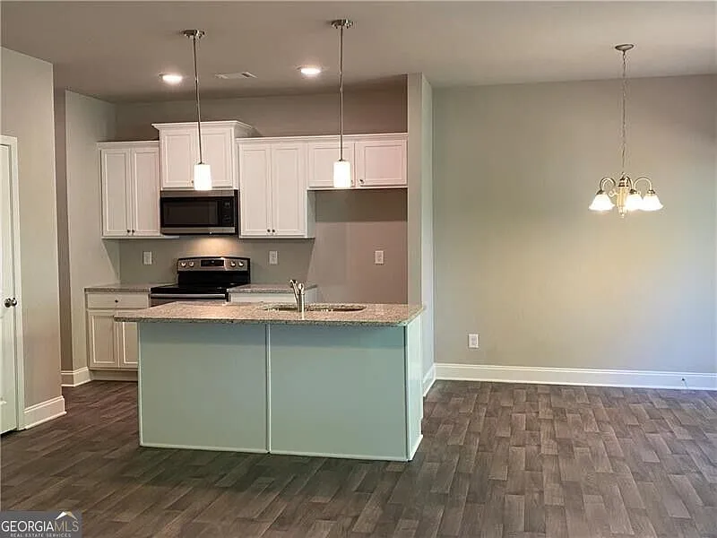 4 bed, 2.5 bath, $2,200 — Photo 4