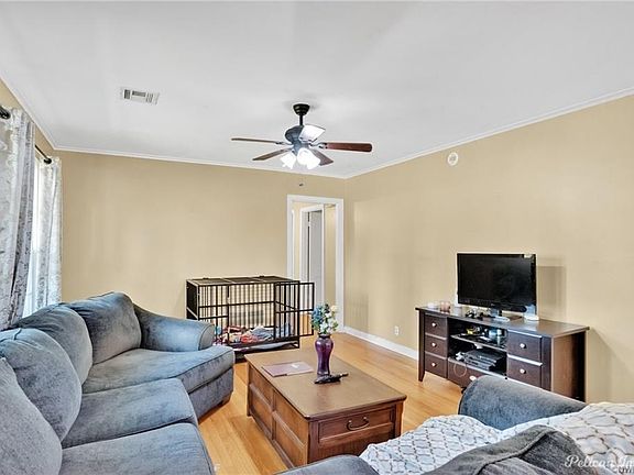 4th image of 949 Wilton Pl