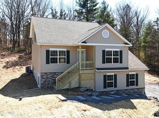 411 Pierce Ln, East Stroudsburg, PA 18301