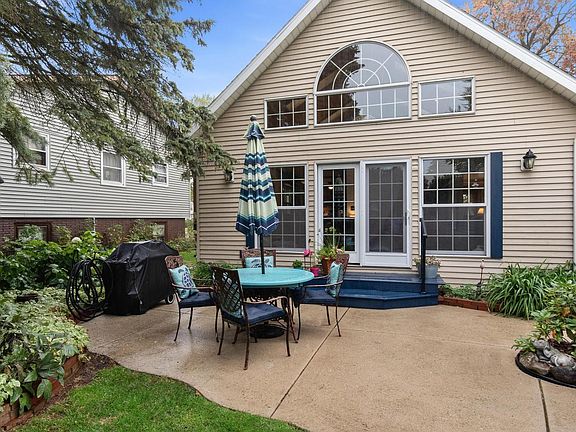 5th image of 1013 W Grand AVENUE