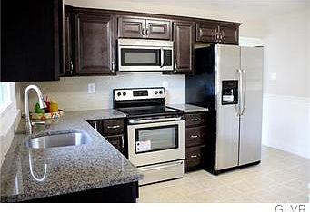 5th image of 3215 Highland Dr