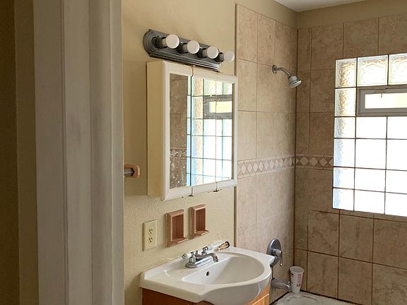 3rd image of 4723 N Sherman Blvd #3