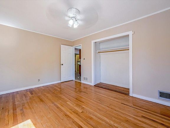 3rd image of 24904 82nd Ave