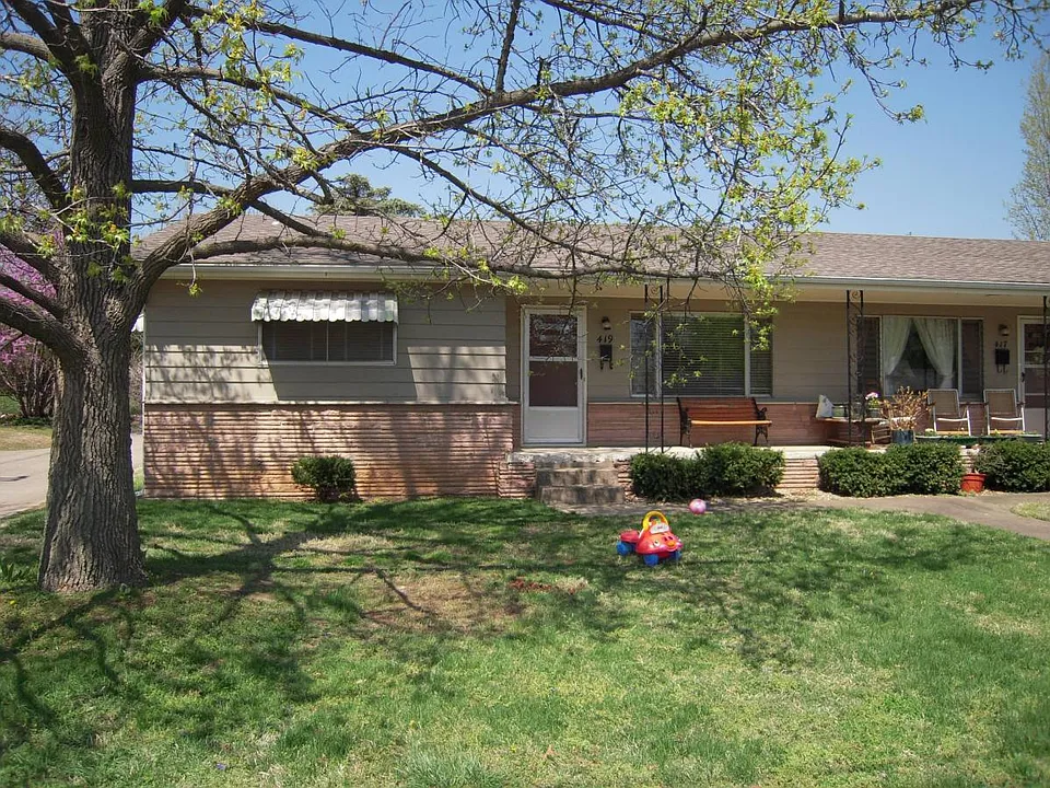 417 W Loren St