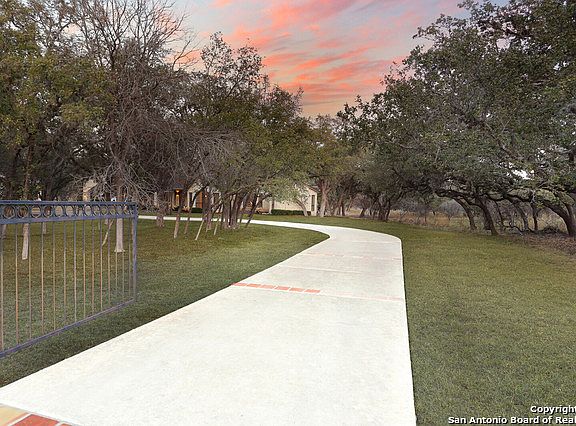 3rd image of 103 Meadowbrook Dr