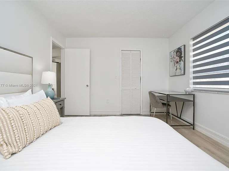 20077 SW 87th Pl #20077 — Photo 16