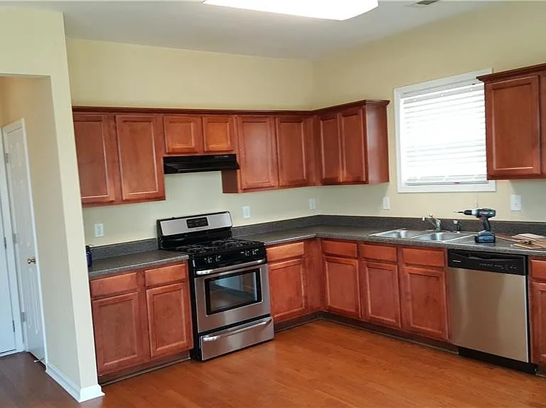 2036 Executive Dr — Photo 6