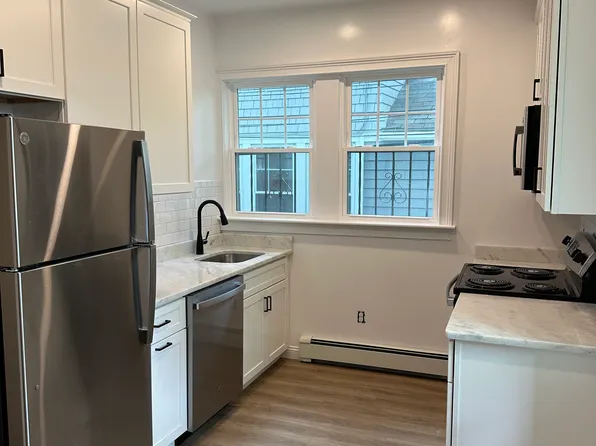 246 Gano St APT 1, Providence, RI 02906