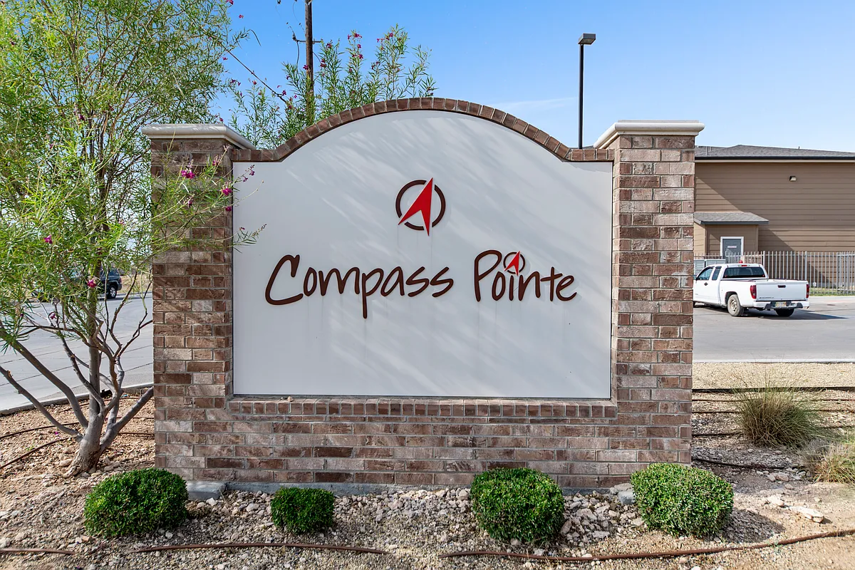 Building Photo - Compass Pointe
