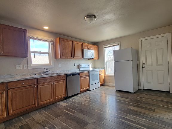 3rd image of 3811 Idaho St