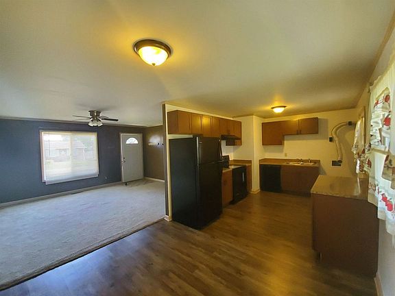 3rd image of 368 S Poplar Dr
