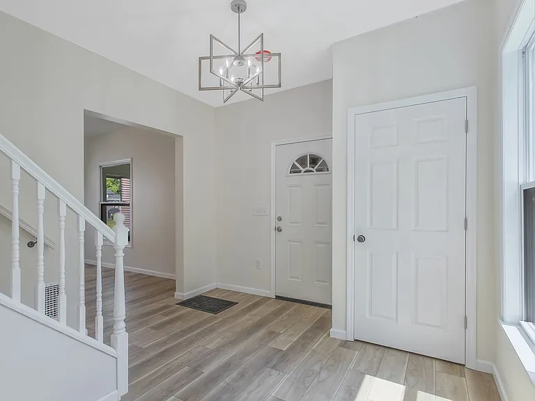 122 Alice Ave — Photo 5