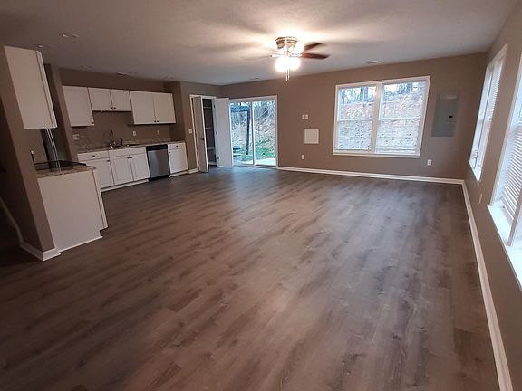 4th image of 85 Forest Ave #85