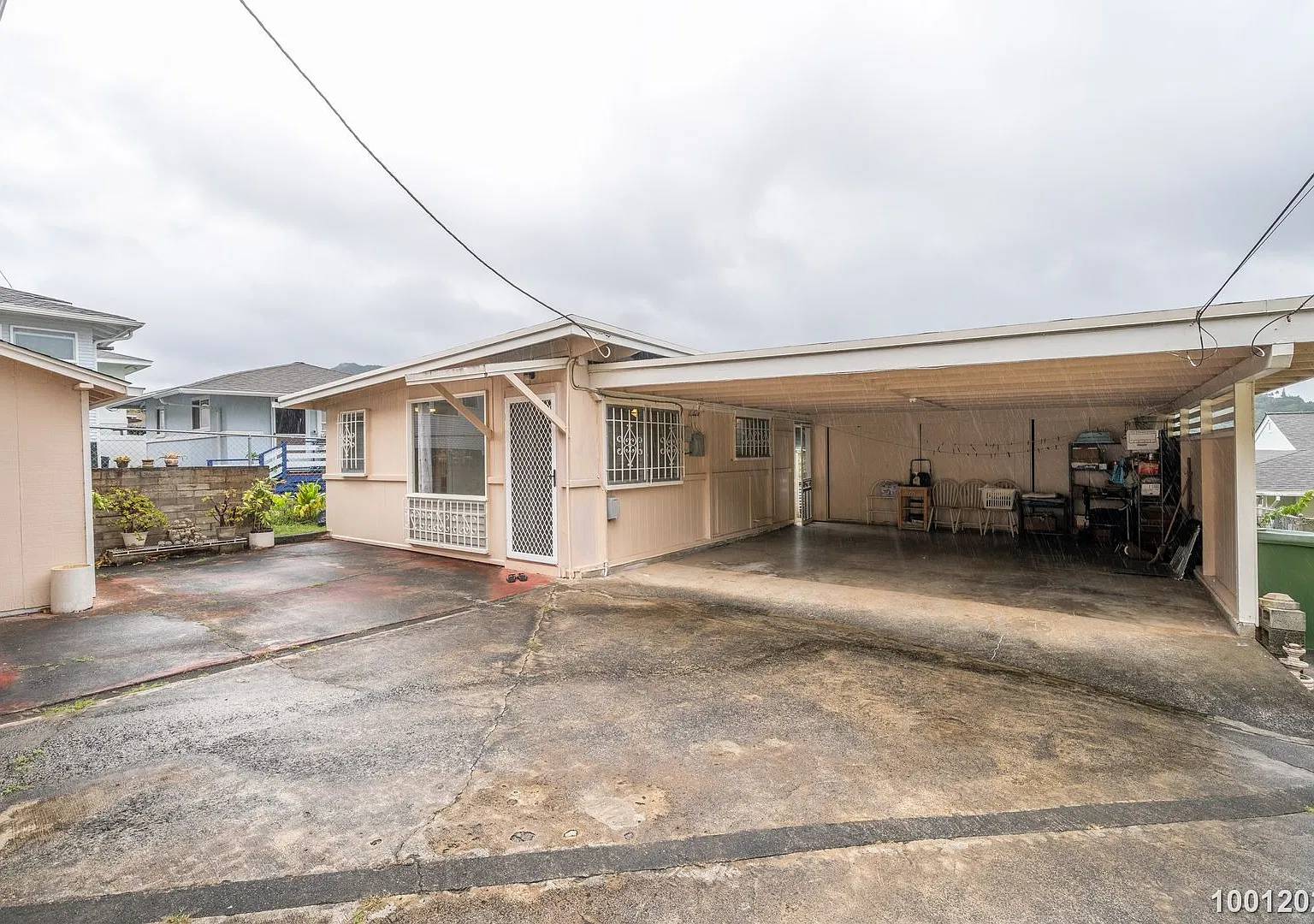 Charming Honolulu Cottage 1 Bedroom with Secured Parking! — Photo 1