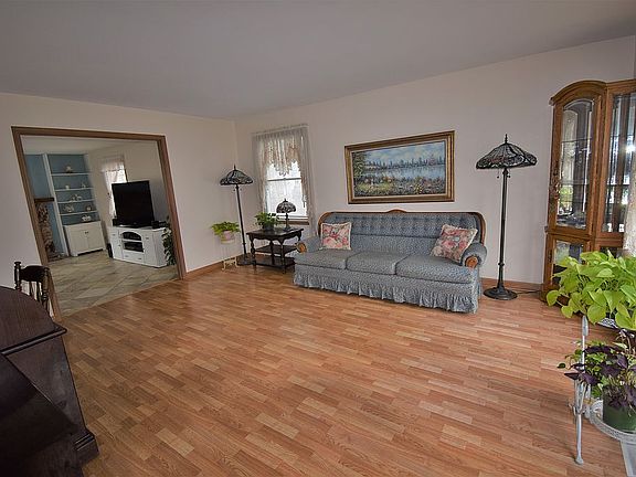 Spacious living room